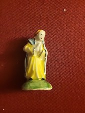 Fève Femme Jaune  Crèche de