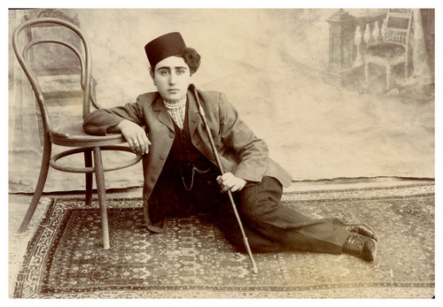 Portrait woman in studio - a,