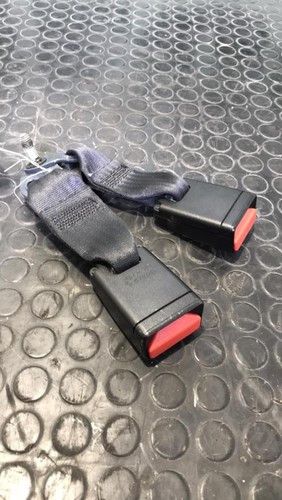 Attache ceinture arriere - , droit