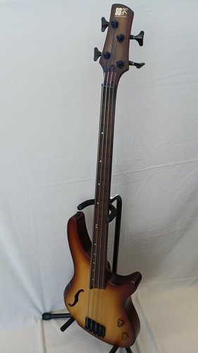 Guitare basse électrique