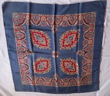 ANCIEN FOULARD DE QUALITE EN SOIE 90 CM  AU CARRE