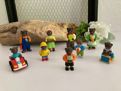 824 lot 9 figurines - de,
