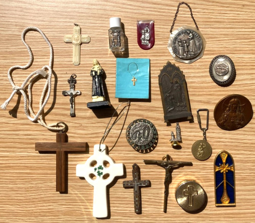 Lot objets religieux - , 19