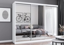 Armoire à portes coulissantes