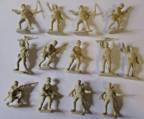Lot 13 figurines soldat - ,