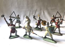 Guilbert: Lot of medieval knights, medieval infantrymen. Knights