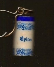 02: KEYRING FIGURINE BOX BEAUMONT SPICE