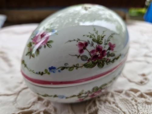 Superbe oeuf bonbonniere - , en