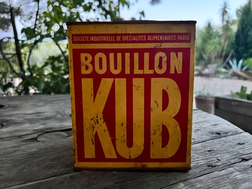 Ancienne boi le - boîte, tôle