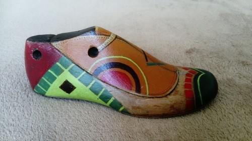 Forme chaussure peinte - de,