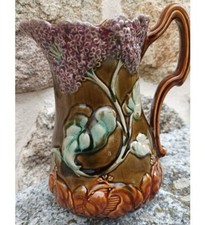 Ancien Pichet en barbotine -