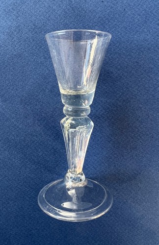 Verre cornet pied xviiie en - à,