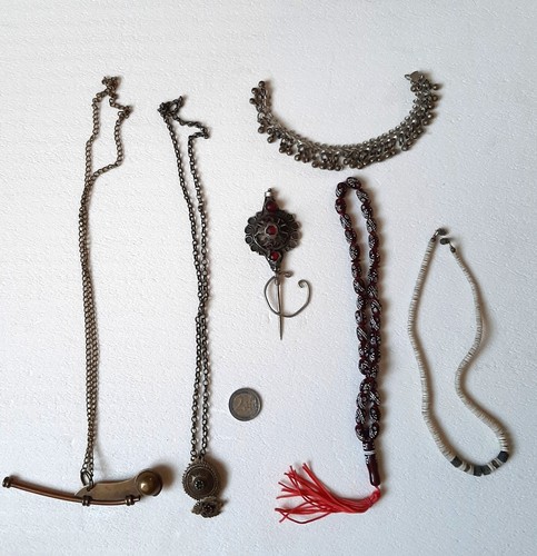 Lot bijoux ethniques - , colliers