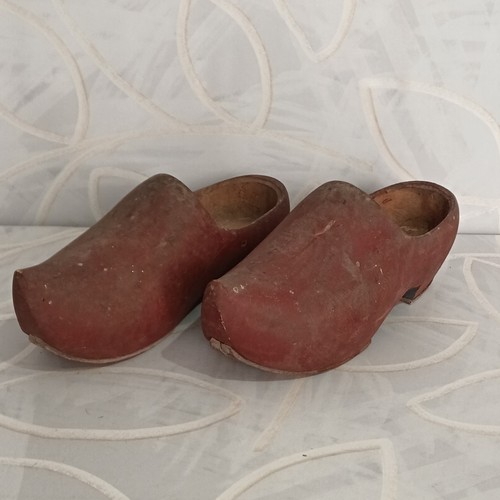 Paire sabots anciens bois