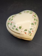 AMC Holly And Berry Heart Dish