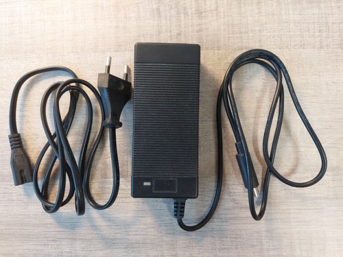 Chargeur trottinette neuf