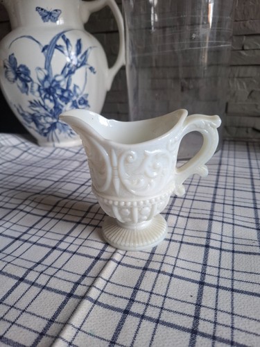 Petit pichet crèmier - /, pot