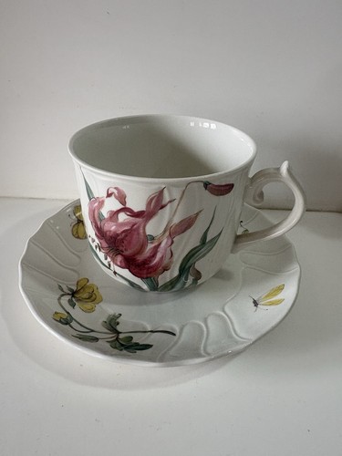 Belle tasse sous - belle, et