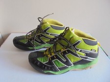 Belle paire chaussure marche