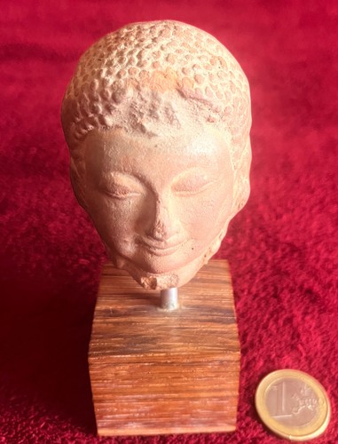 Tete bouddha terre - tete, bouddha/