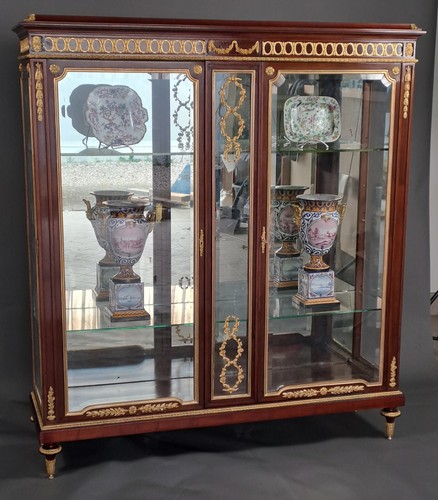 Grande vitrine style louis - grande,
