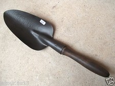 (n°5A )  OUTIL ANCIEN, PETITE PELLE A CHARBON