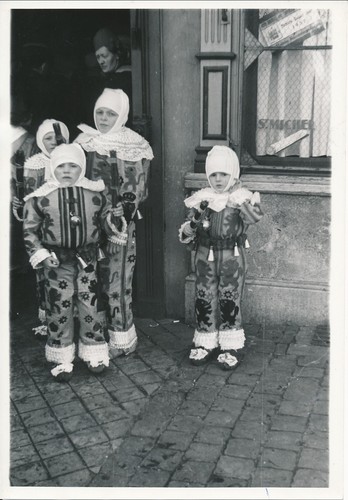 Binche 1950 enfants à la - 1950,