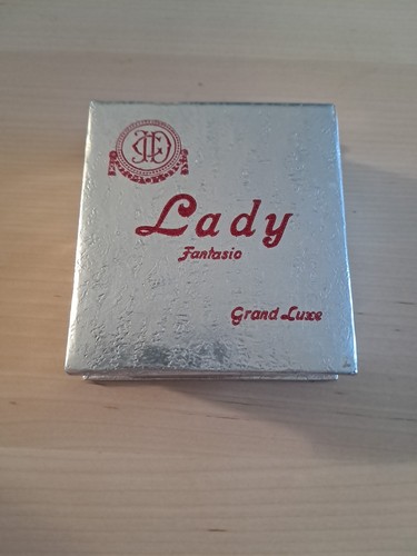Boîte neuve cigarettes - neuve,