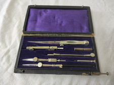 Ancienne boîte d'instruments