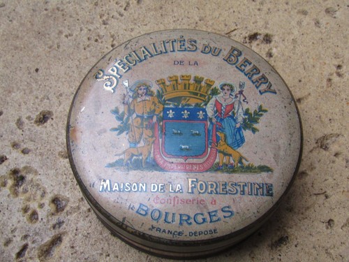 Ancienne boîte publicitaire