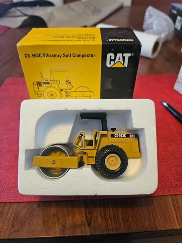 Compacteur caterpillar - compacteur, cs