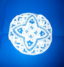 joli napperon rond  dentelle