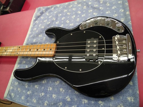 Guitare basse électrique