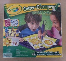 Crayola Cutter Decoupeur, Sparkle Crafts, Cuts Where Scissors Can’t, 2007.