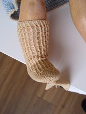 Poupée ancienne : chaussettes