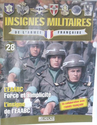 Fascicule insignes militaires - insignes,