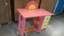 Bureau pour enfant ludique
