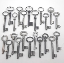Lot 22 petites clés anciennes