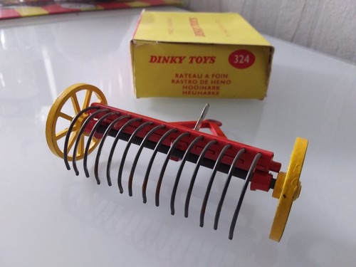 Dinky toys 324 - dinky,