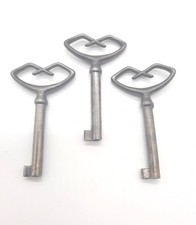 Lot de 3 Anciennes Clé Porte Armoire Tiroir Bonnetière