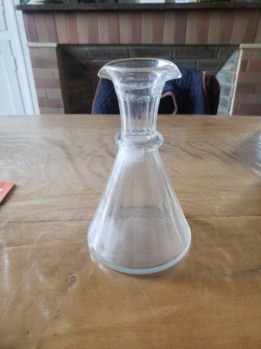 Ancienne carafe eau - eau, a