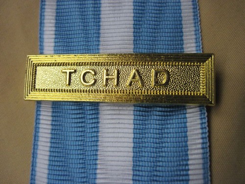 Agrafe tchad pour la - ,