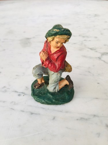 Vieille petite statue - vieille, crèche
