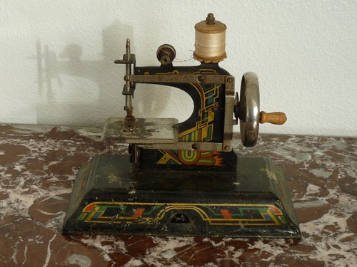 Ancienne petite machine - petite, a