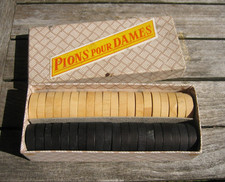 Antique wooden pawns box for checkers game... VGC