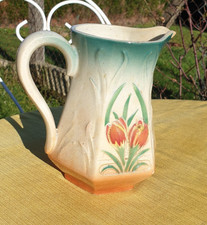 Pichet ancien en barbotine