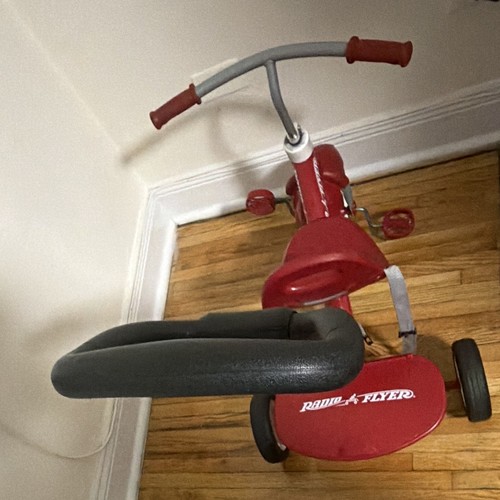 Radio flyer red wheel - radio,