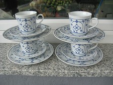 4 TASSES SOUCOUPES DESSERT PORCELAINE  Décor BLEU 