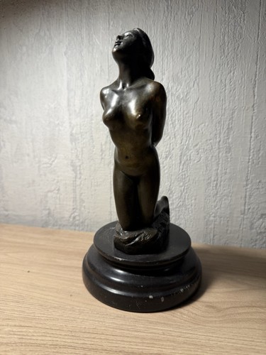 Bronze sculpture woman sign