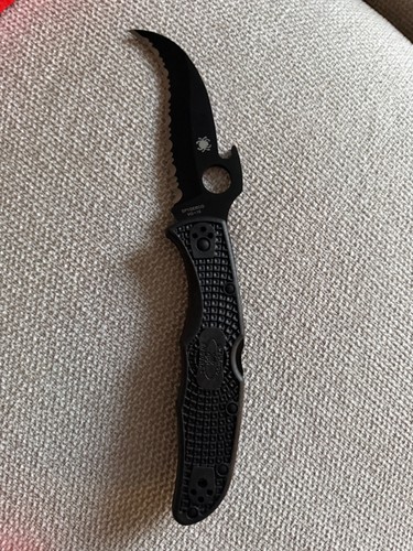 Spyderco black blade